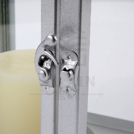 Metal handheld candle holder, European style wrought iron wind lamp, home courtyard candle stand, bar hardware decoration, candle holder can be customized