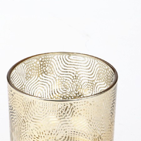 Metal hollow candle stand, aromatherapy candle cup, Western style candlelight dinner candle stand, table decoration customization