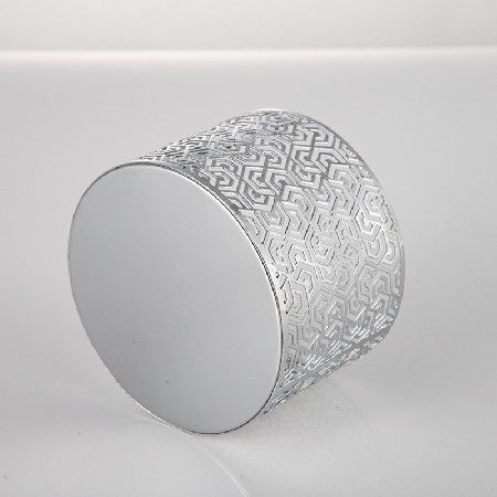 European style metal hollow candle cup, silver simple candle table, restaurant desktop, candlelight dinner, home decoration customization