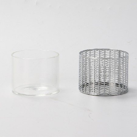 Japanese style circular creative wrought iron candlestick, candlelight dinner, romantic candle cup, Western restaurant decoration ornaments, candle cup customization